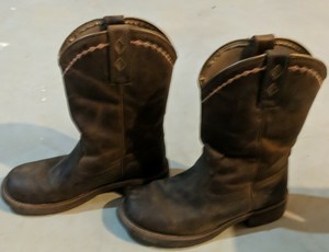 ariat unbridled roper