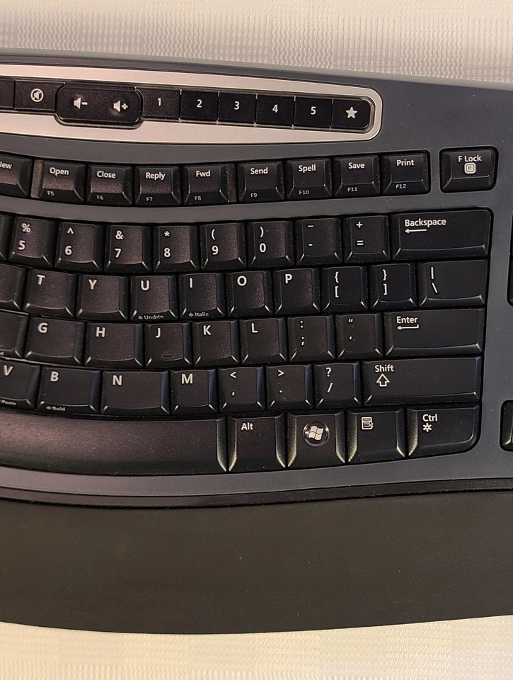 Microsoft Wireless Laser Desktop 5000 Keyboard Mouse Ergonomic Curve - Image 4 of 4