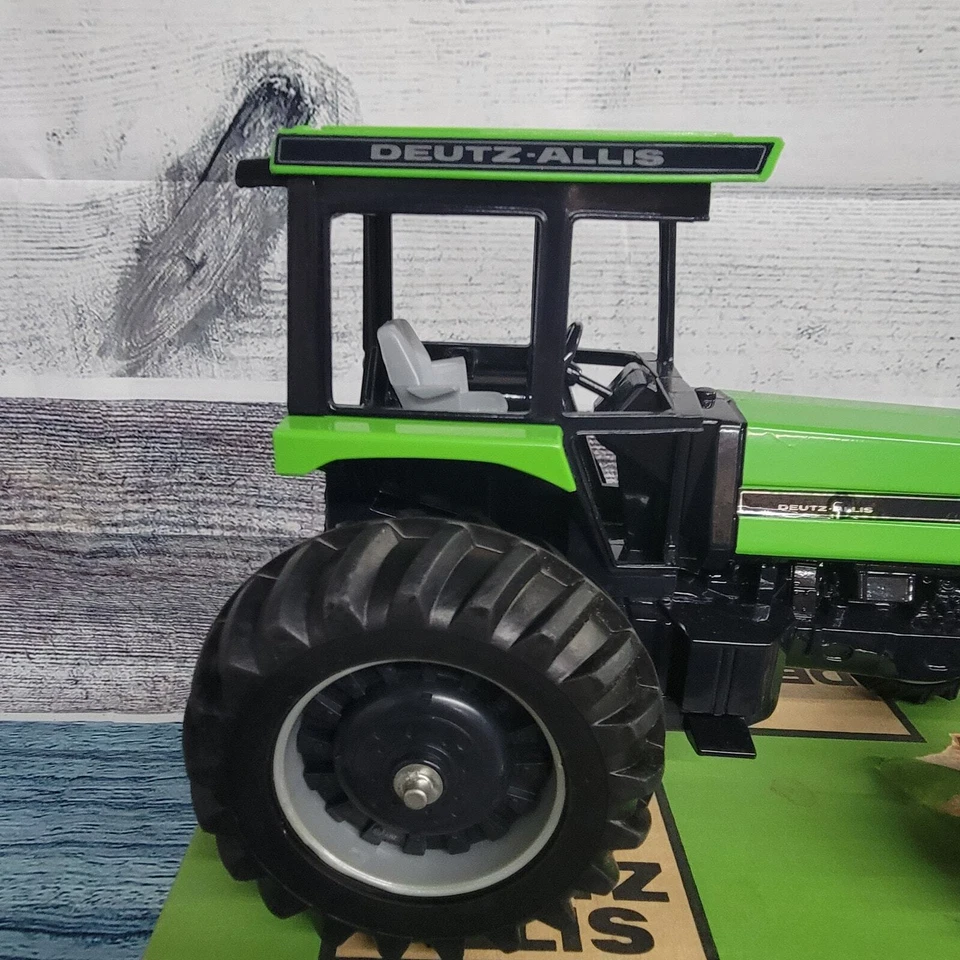 Vintage 1988 Ertl 1/16 Deutz-allis 9150 4wd die-cast tractor w/cab green/black  - Image 2 of 4