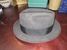 Strawbridge Clothier Wickham Dark Gray Vintage Fedora feather Hat. Size 7