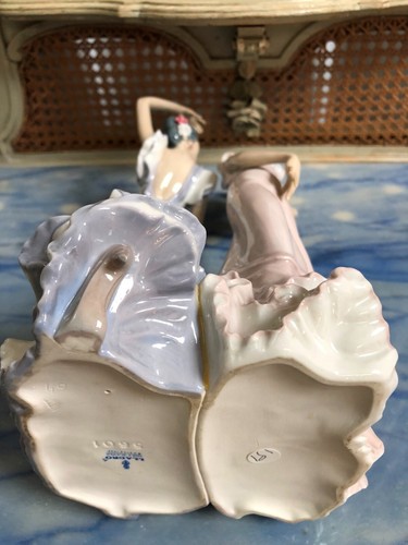 LLADRO FLAMINGO DANCERS 10.5" X 5" X 6" BROKEN PINKY - Picture 10 of 10