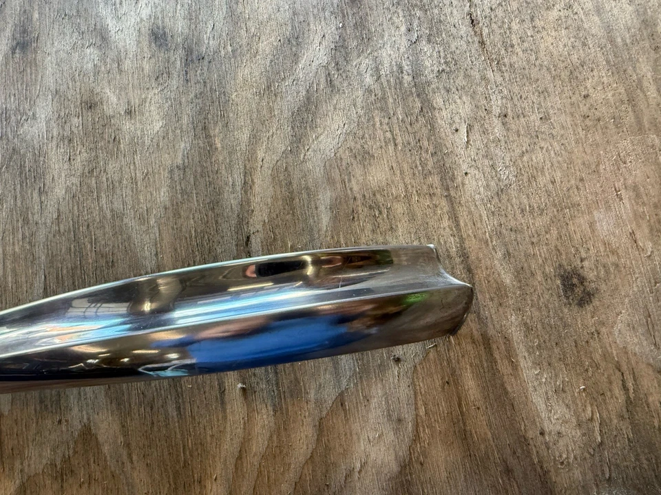 Nuevo de Lote Antiguo Ford Victoria 1951 LH Cuarto de Panel Trasero Esquina Moldura de Borde Inoxidable Foto 2 de 3