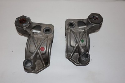 08 MECEDES CLS550 C219 - FRONT SWAY BAR BRACKETS	2113231126 / 2113231226