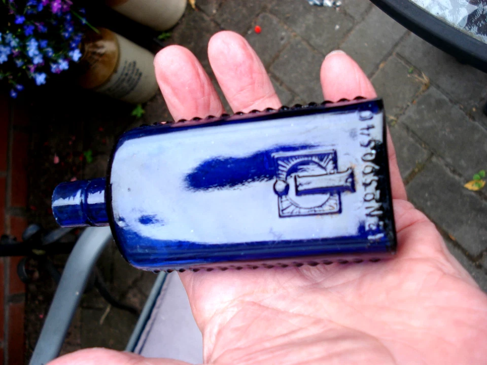 VERY  RARE INFIRMARY  ! HOB NAIL 3oz  POISON BOTTLE - Image 3 of 4