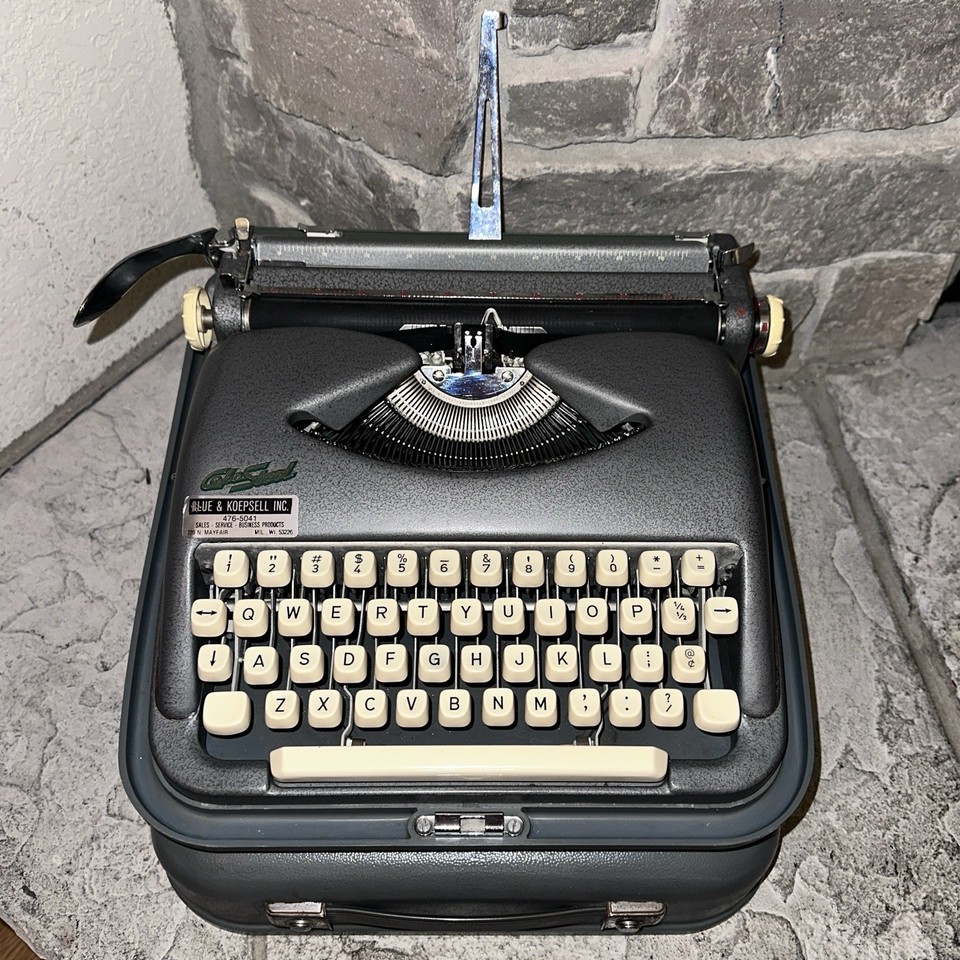Mint Working Cole Steel Vintage Manual Portable Typewriter + Case West Germany