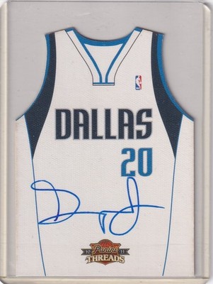 Dominique Jones Rookie Auto 56/99 Mavericks 10/11 Threads Rookie Team Threads RC