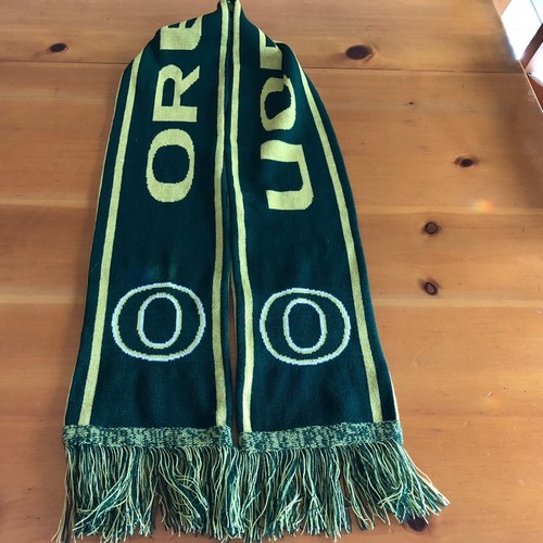 Oregon State Ducks Knitted Reversible Green and Yellow Scarf with Fringe - Picture 2 of 12