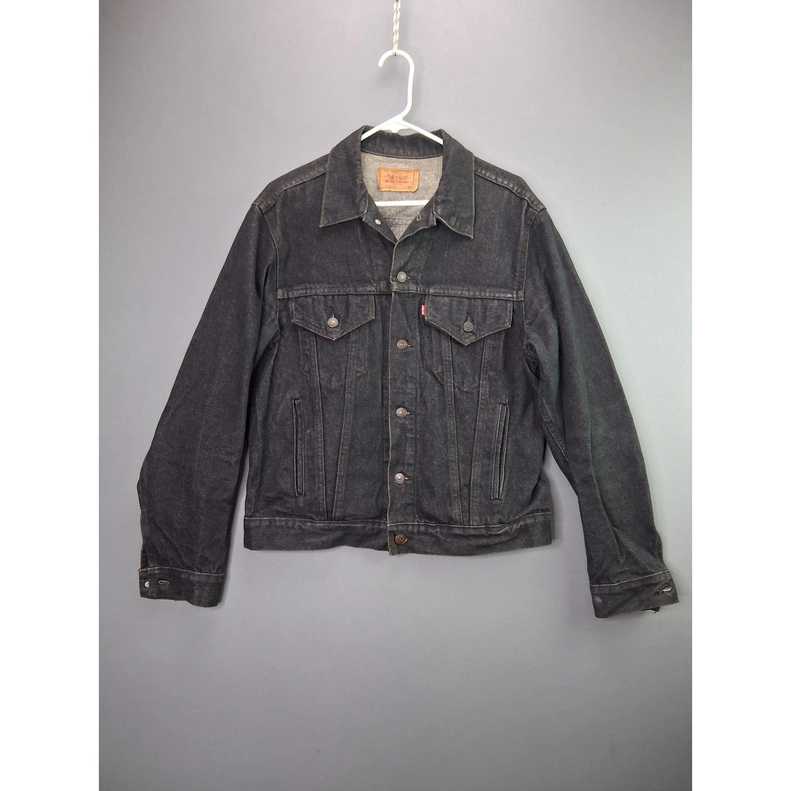 Vintage Levi's 70506-0259 Denim Trucker Jacket USA Made 42R Dark Wash Cotton
Opens in a new window o