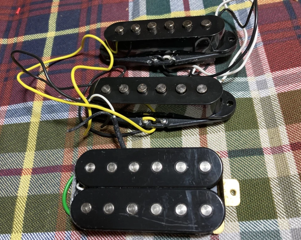 Juego de pastillas para guitarra Black Squier Standard Stratocaster Humbucker, HSS, Strat Foto 2 de 3