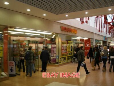 PHOTO  WOOLWORTHS GUILDHALL SHOPPING CENTRE EXETER CLOSING DOWN SALE ON CHRISTMA