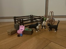 Schleich set | 4 Zäune, 1 Hund, 1 Katze, 1 Sattelbock mit Sattelzeug, usw.