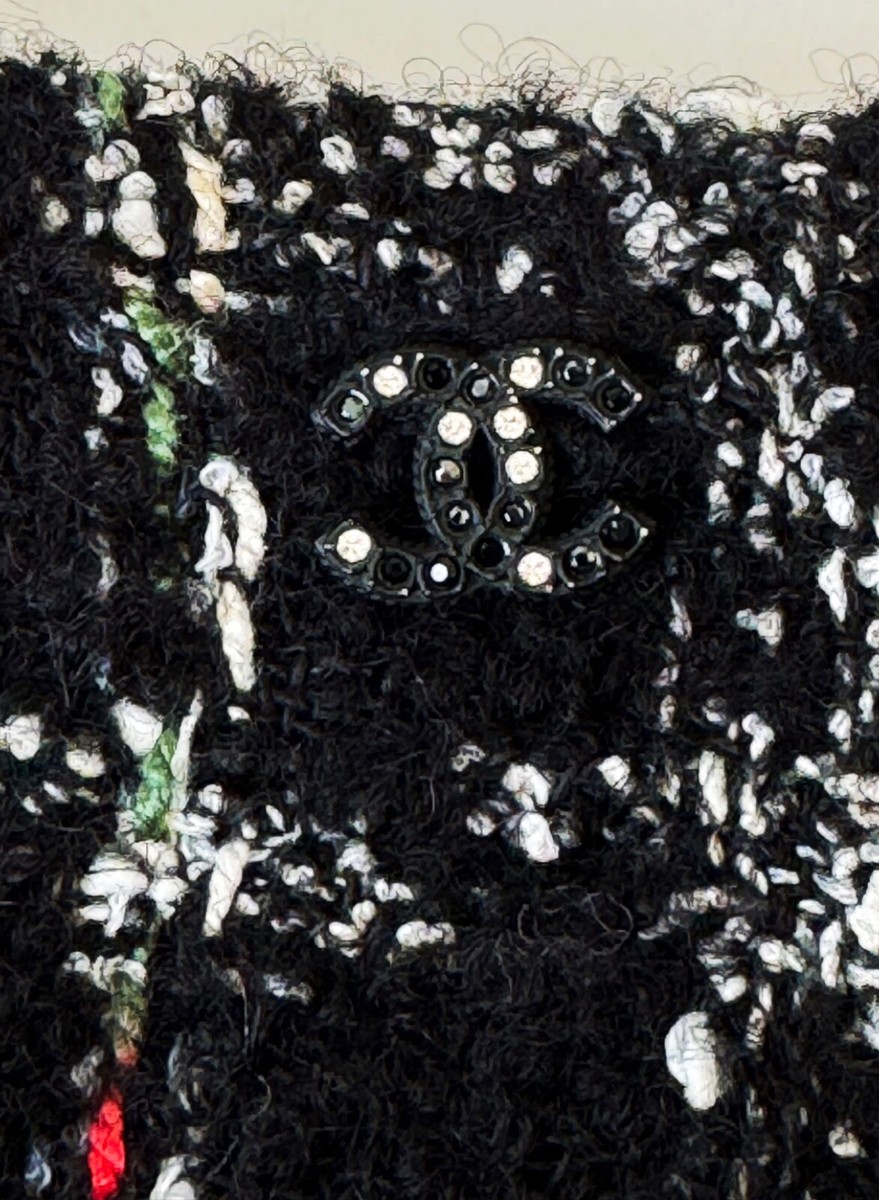 NEW 22A RUNWAY CHANEL BLACK MULTICOLOR TWEED RUNWAY SHORTS