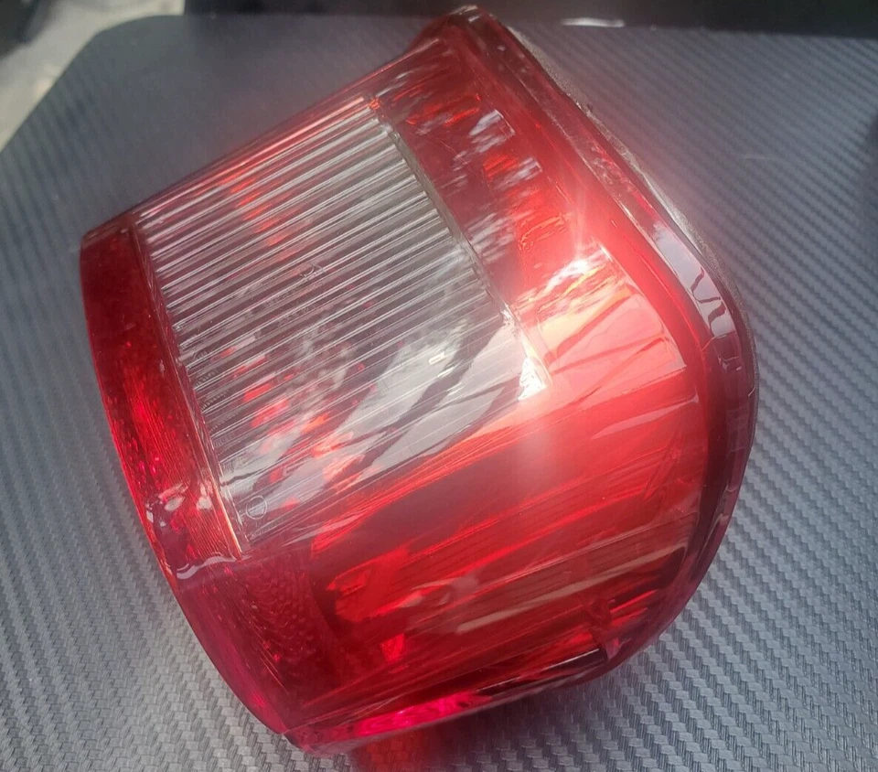 Harley Davidson OEM Red Tail Light SAE 3157K ECE P27 7W(K) !EXCELLENT CONDITION! - Image 4 of 4