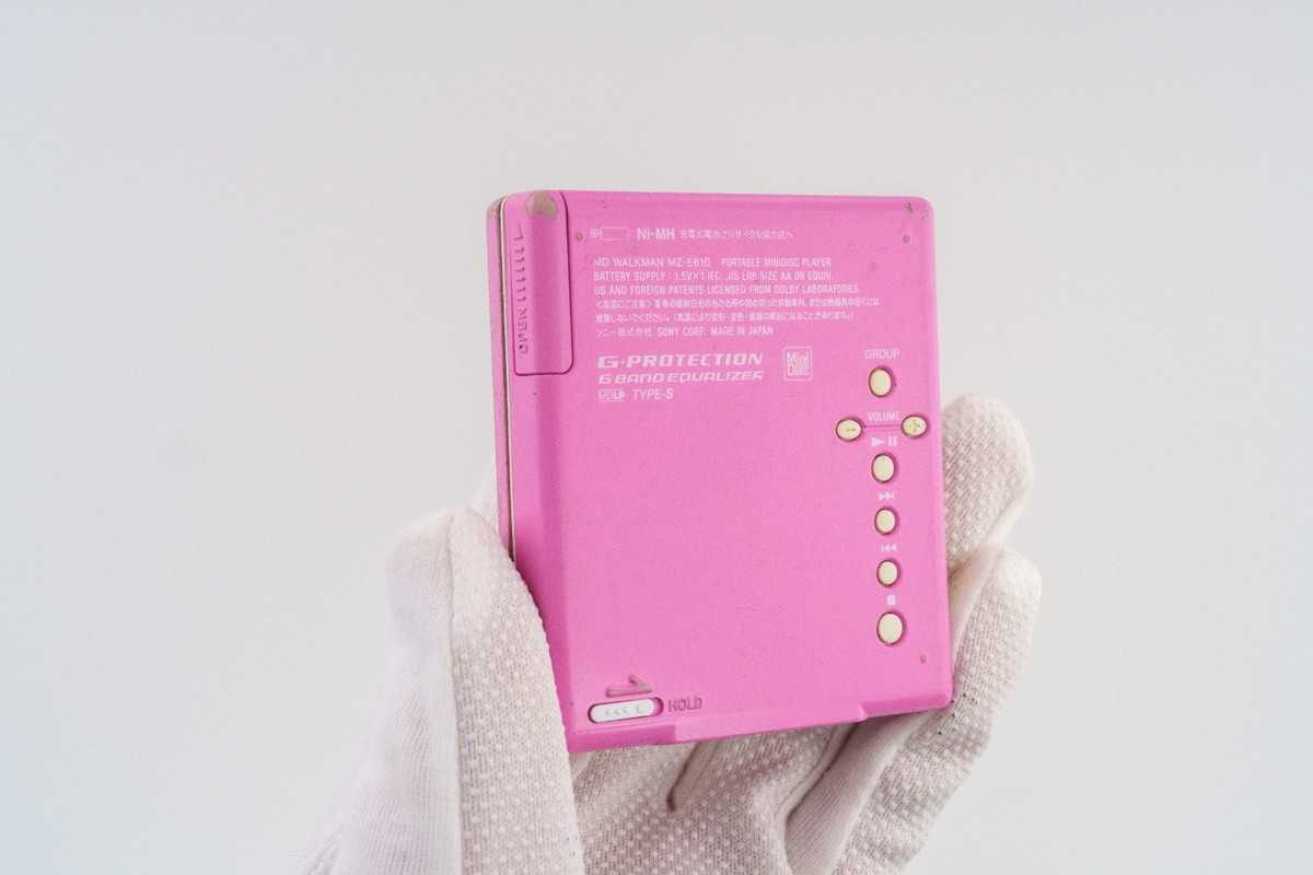 Sony MZ-E610 MiniDisc Player - Pink rainbow stripes Color [DEMO
