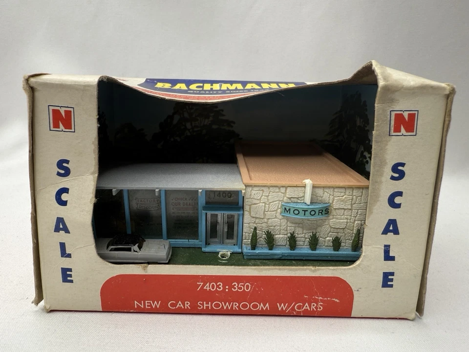 VINTAGE BACHMANN NEW CAR SHOW ROOM #7403 MENS STORE #7305 N SCALE BUILDINGS NOS - Image 2 of 4