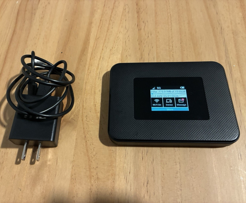 Simple Mobile 5G Wi-Fi Hotspot with Charger