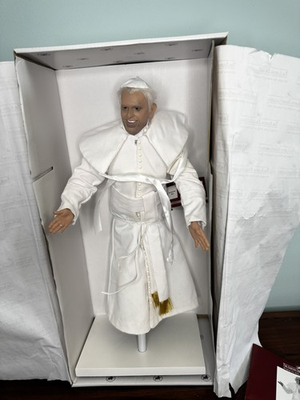 #ad Ashton Drake Pope Francis First Visit To America 16quot; Moveable Sculpture $35.00