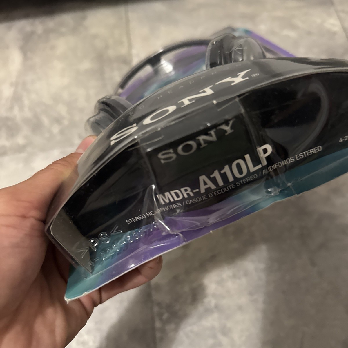 SONY　有線ヘッドホン　MDR-V6 Amazon.co.jp: SONY スタジオヘッドホン MDR-V6 (国内未発売