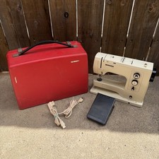 Bernina 830 Record Sewing Machine w/ Case & P...