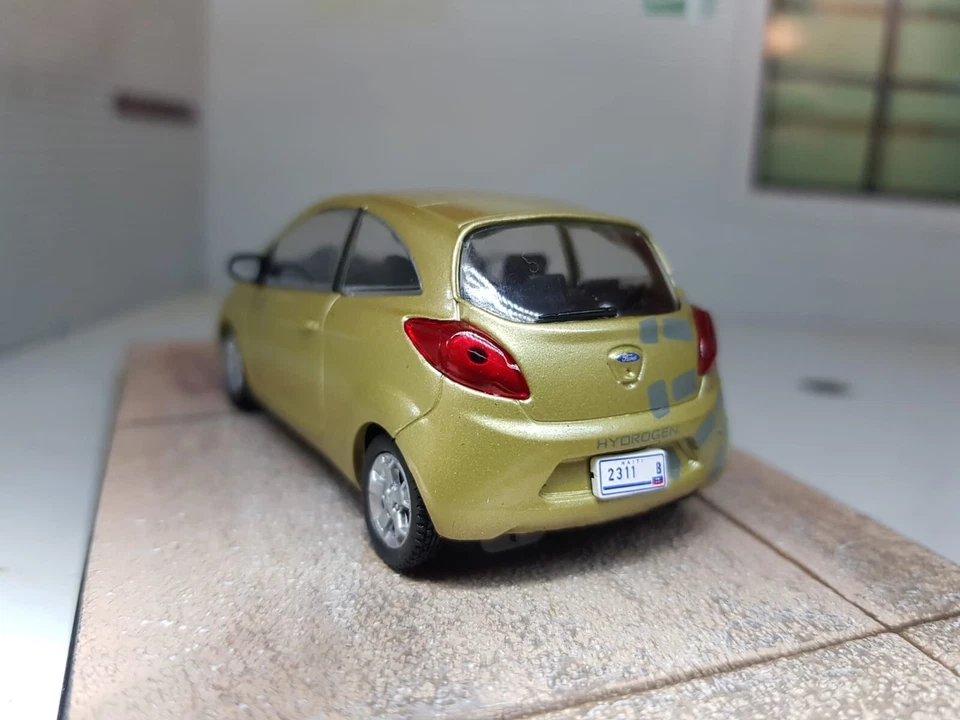 Ford Ka 2008 1:43 Mk2 Display Case B420 Gold Greene Planet James Bond Film - Image 3 of 4