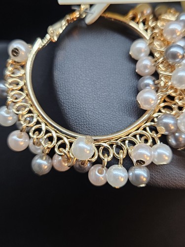New Cato Gold Tone White/gray Faux Pearl Beaded Hoop Earrings - Picture 6 of 10