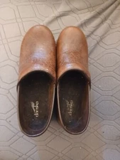 DANSKO PROFESSIONAL WOMENS NURSING CLOGS SZ 38, US SIZE 8 BROWN