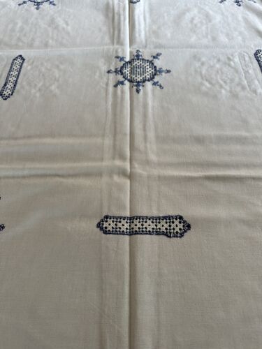 Tovaglia vintage e 12 tovaglioli ricamati e uncinetto pizzo panna e blu 58x92" - Foto 4 di 16