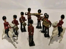 Britain soldiers Marching Band Two riders Cresent Toys ENGLAND