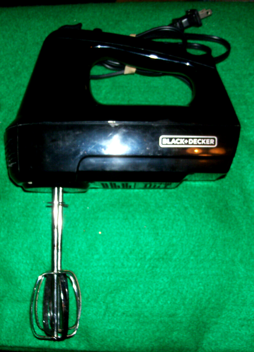 BLACK+DECKER 6-SPEED HAND ELECTRIC MIXER WITH 2 BEATERS MODEL MX3200B ...