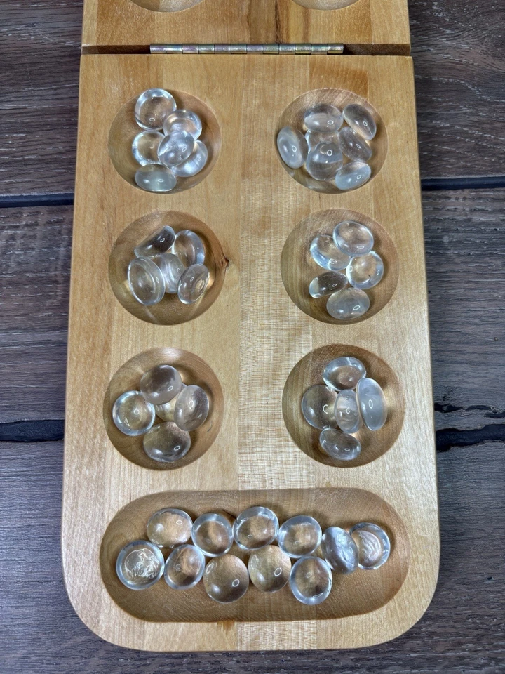 Disney CLUB PENGUIN MANCALA Juego de Mesa Madera con 44 Piedras Transparentes 2009 Foto 3 de 4