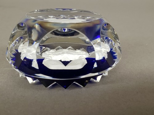 Baccarat Zodiac Paper Weight (8) - Picture 3 of 8