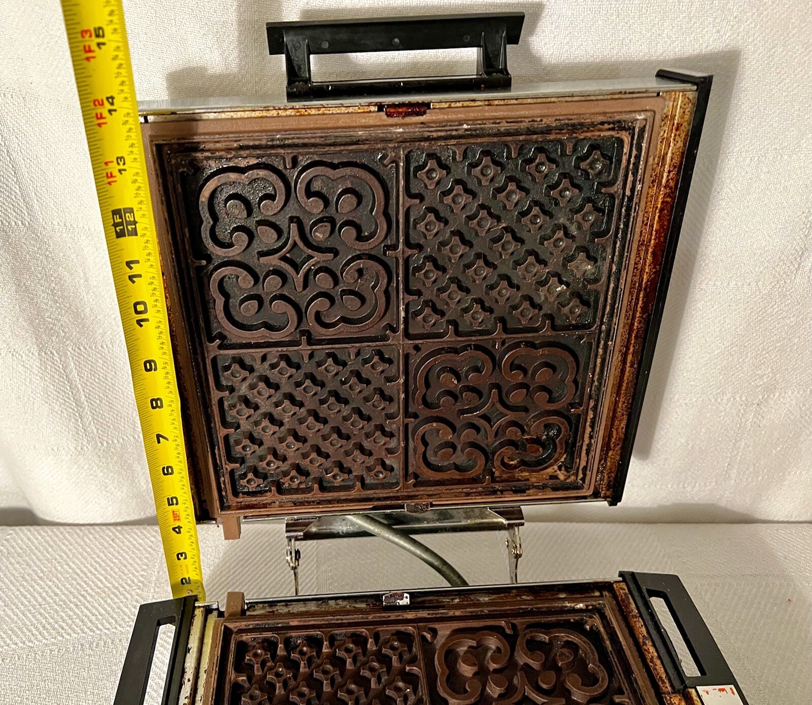 Vintage Dominion Waffle Pizzelle Maker Grill Reversible Model 1251