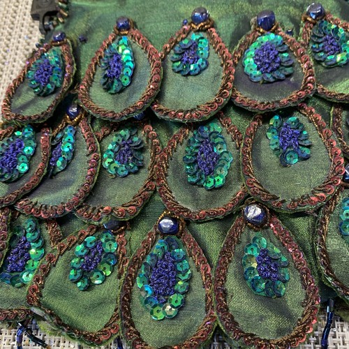 Stunning Vintage Silk & Beaded Peacock Inspired Evening Bag. - Picture 3 of 10