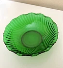 Vintage Emerald Green Glass Ruffle Edge Swirl 7.5" Serving Bowl Mcm Decor Candy