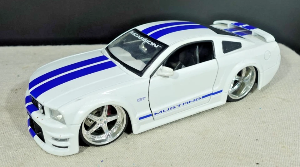 Jada Toys Big Time Muscle 2007 Ford Mustang GT 1/24 - Imagem 3 de 4