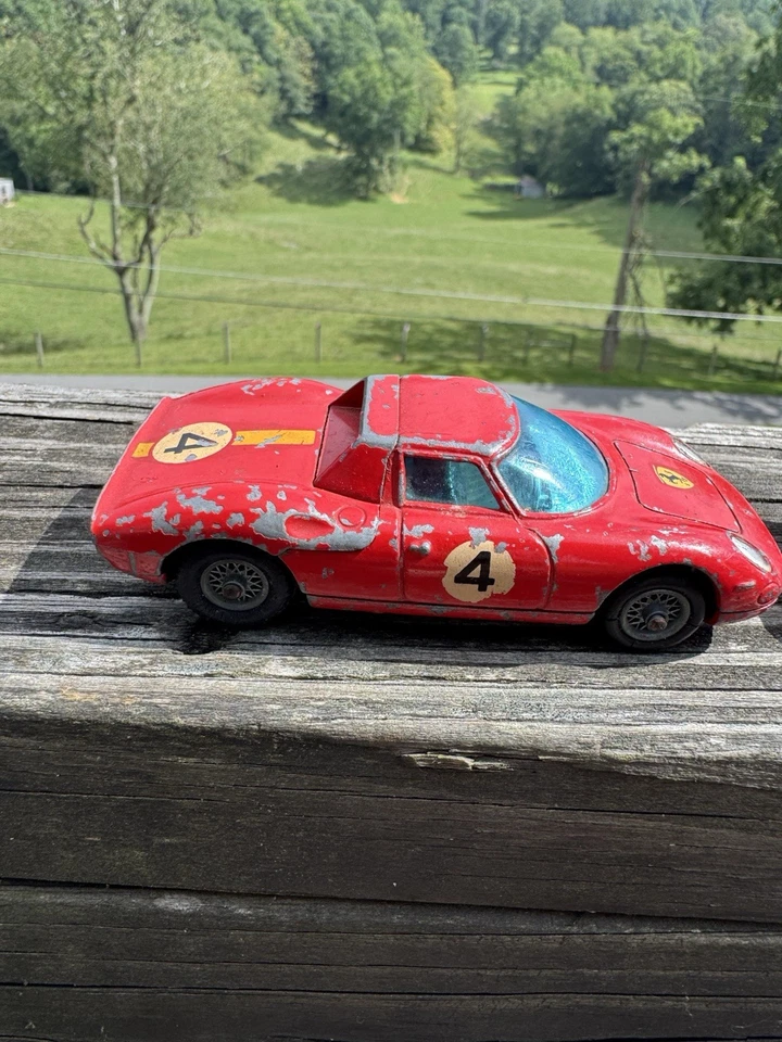 Lote de 2 coches Corgi Ferrari 250 Le Mans - neumáticos de repuesto, pérdida de pintura, vidrio agrietado Foto 3 de 4