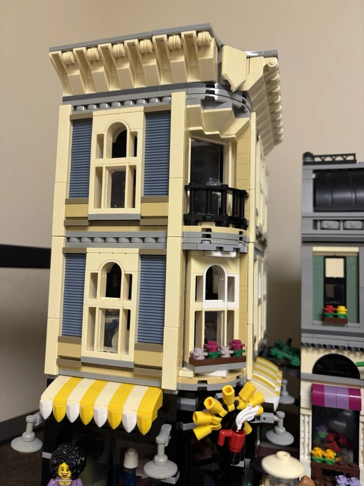 LEGO CREATOR: Cuadrado de montaje (10255) USADO COMPLETO Foto 3 de 4