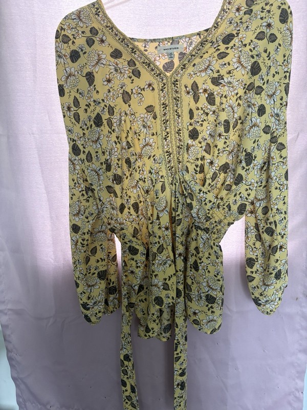 Max Studio Women's Blouse M Yellow Floral V-Neck Long Sleeve Tie