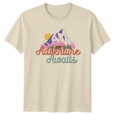 Adventure Awaits T-Shirt Natur Biene Bär Berg Grafik Tee