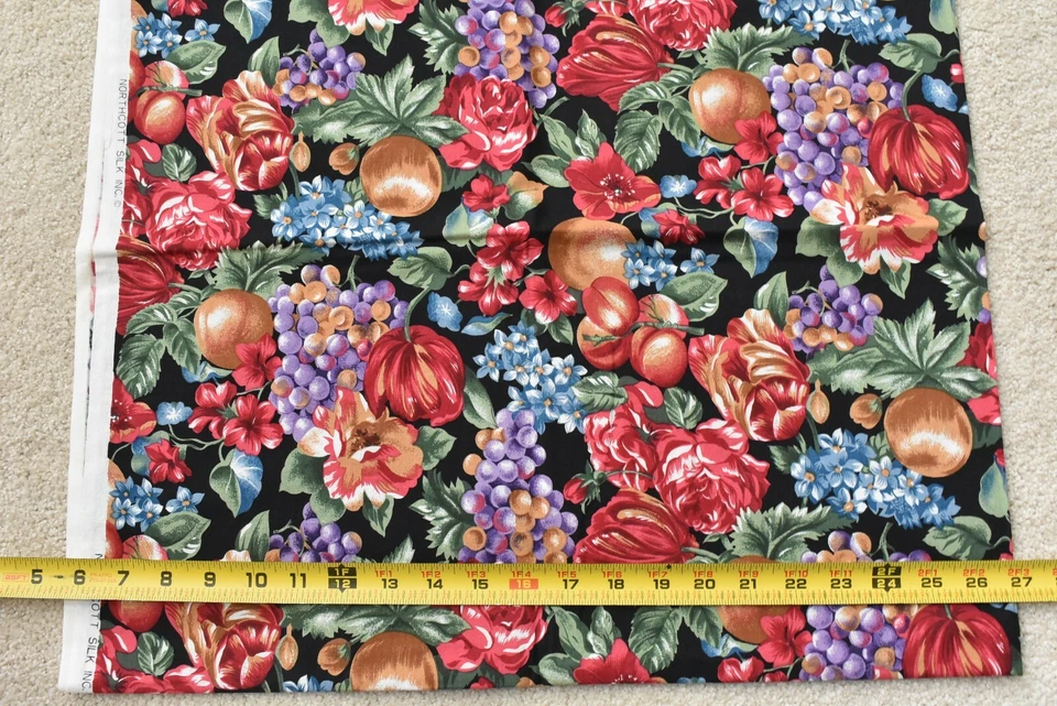 Por 1/2 yarda, coloridas frutas y flores en edredón negro algodón/seda Northcott, P3057 Foto 2 de 4
