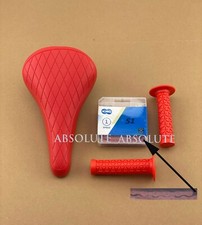 SELLA BICI BMX CUCITA DIAMANTE ROSSA CON CATENA BMX KMC E IMPUGNATURE STILE TRIANGOLO. 