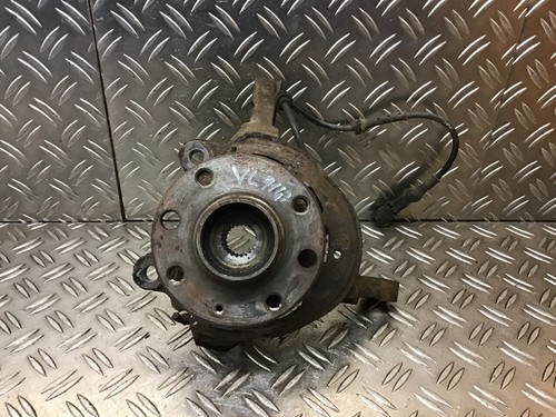 460180 Radlagergehäuse links vorne / Achsschenkel Opel Corsa C (X01)