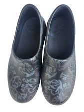 Crocs 8W Neria Pro II Black Floral Silver Rose Dual Comfort Slip-on Work Clogs