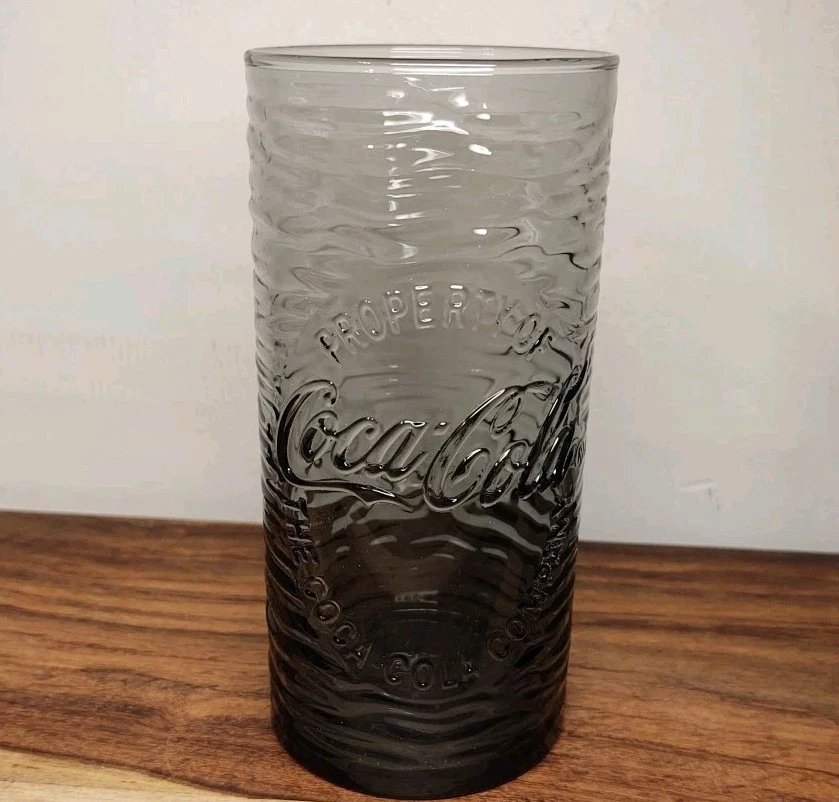 Vaso Highball "Property of the Coca-Cola Bottling Company" 12 oz en relieve de humo Foto 4 de 4