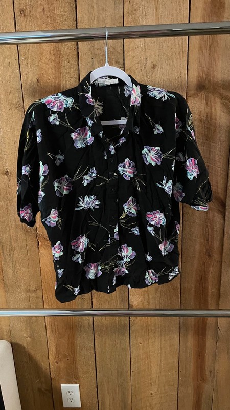 VANS Crop Top Womens Black Purple Floral Print Button Down Cabbie Shirt (L)
