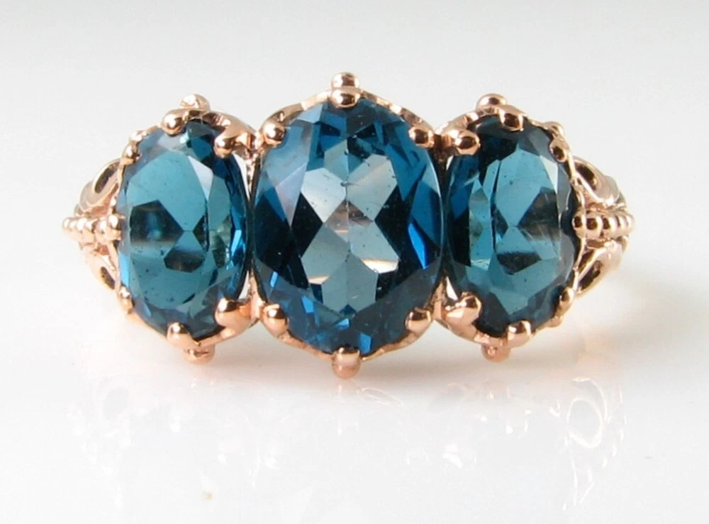 9K 9CT Oro Rosa London Topacio Azul 3 Piedra Trilogía 3.60ct Art Déco Ins Anillo