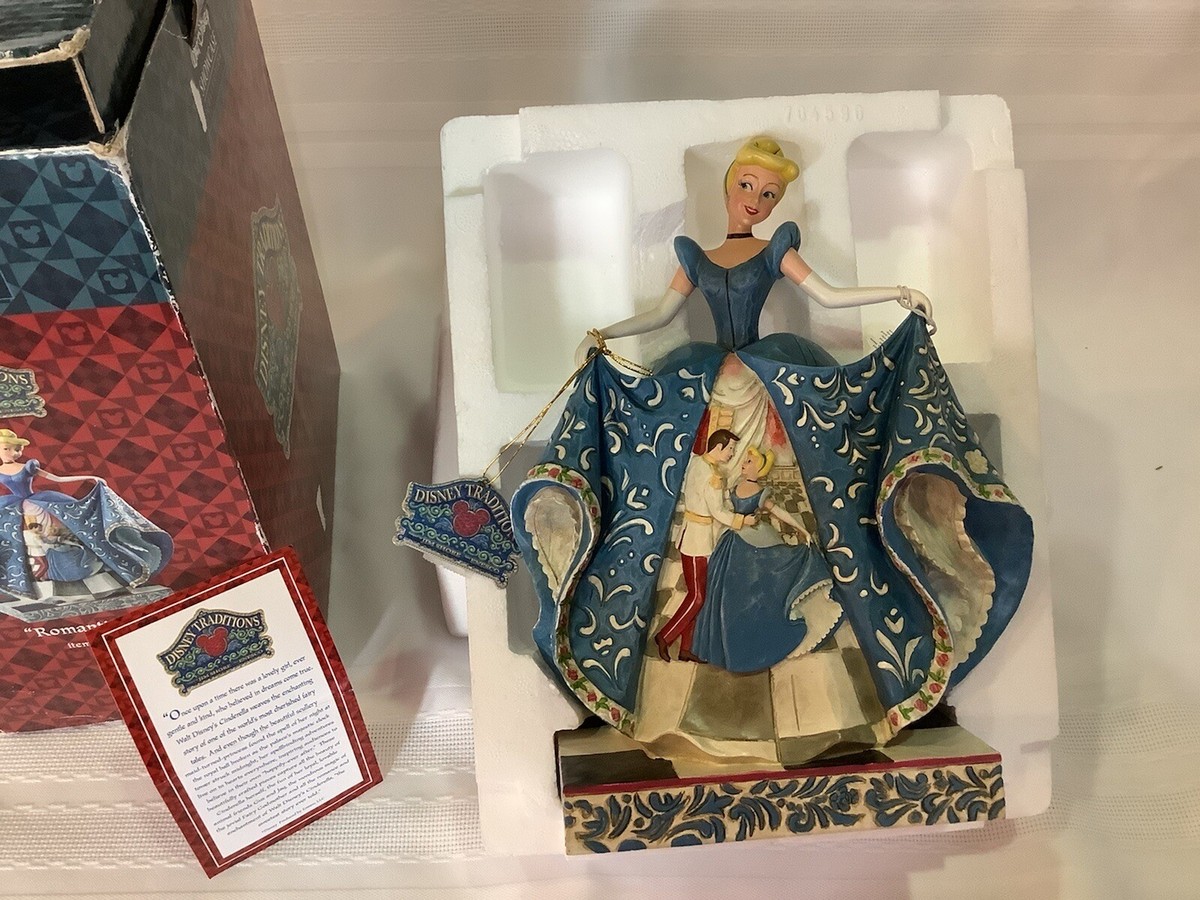 Walt Disney Showcase Collection Cinderella Romantic Waltz 4007216