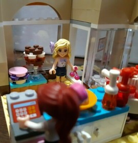 LEGO Friends Downtown Bakery (41006)- Complete RETIRED set and "Used" w/ Manual