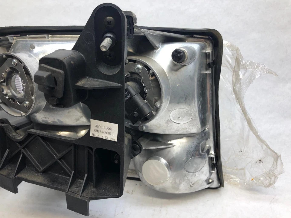 GMC Jimmy Sonoma 1998-2005 lado del conductor faro izquierdo con luz antiniebla nuevo mercado de accesorios Foto 4 de 4