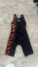 TYR Venzo Camo Fire size 22 comes with box